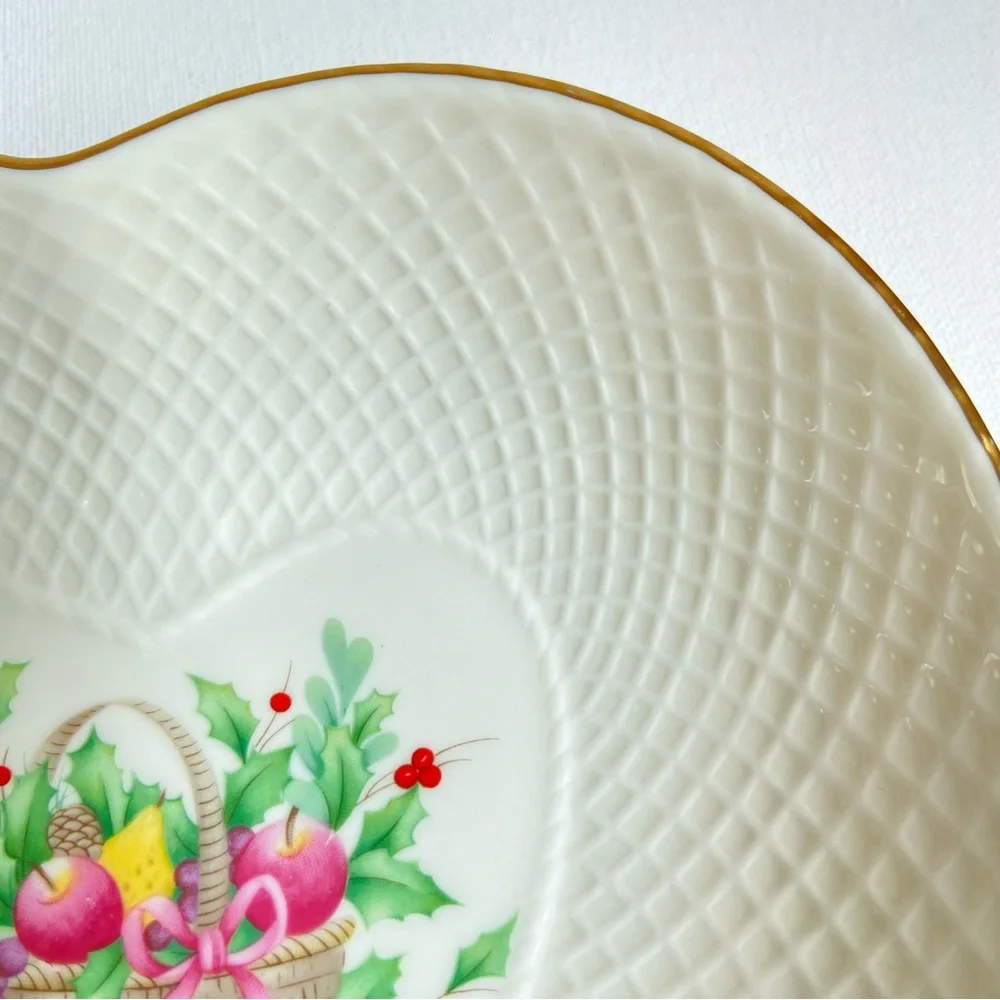 Mikasa Christmas Spirit Ivory Bone China Narumi Japan heart shaped trinket dish